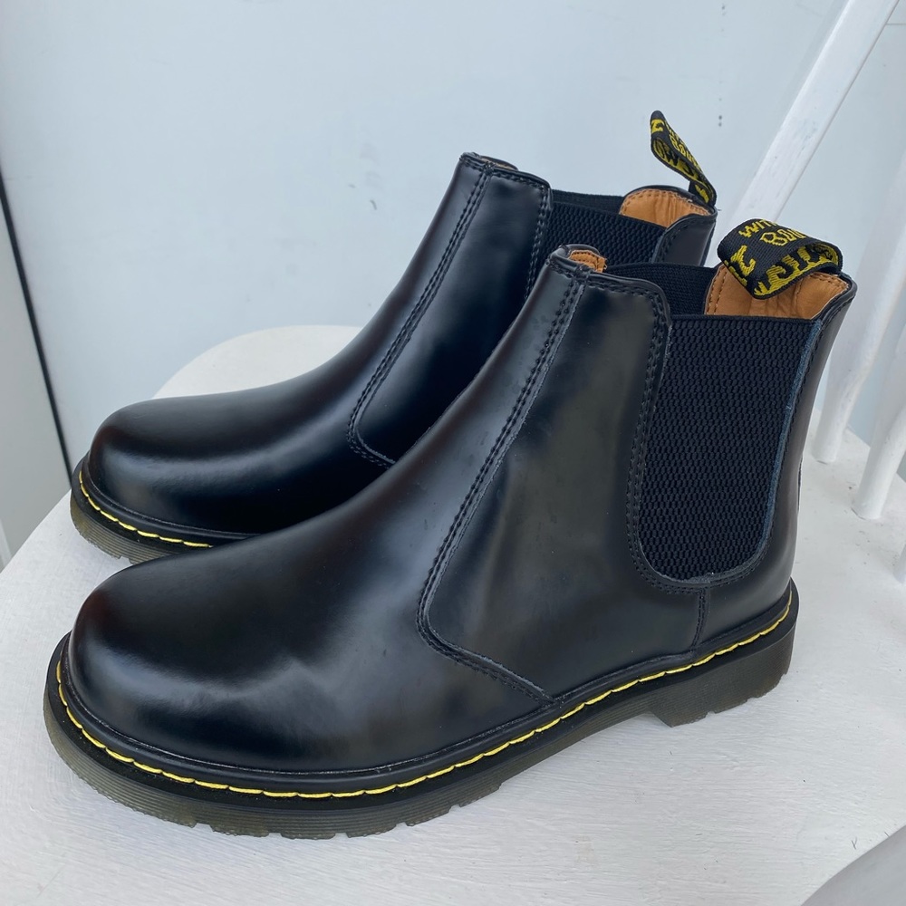 Men Dr. Martens Chelsea Boots Size EUR 42 ~ US 9 (NOT AUTHENTIC)
